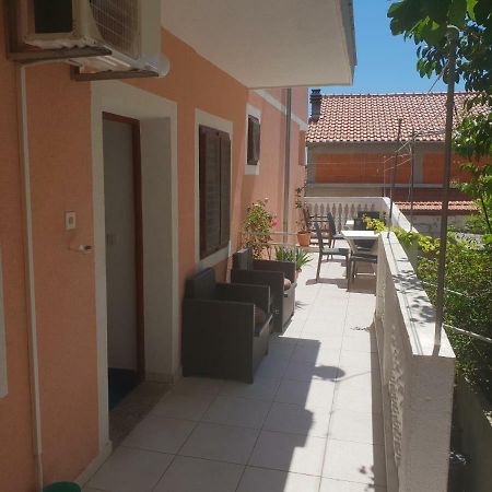 Guest House Alisa Хвар Екстер'єр фото