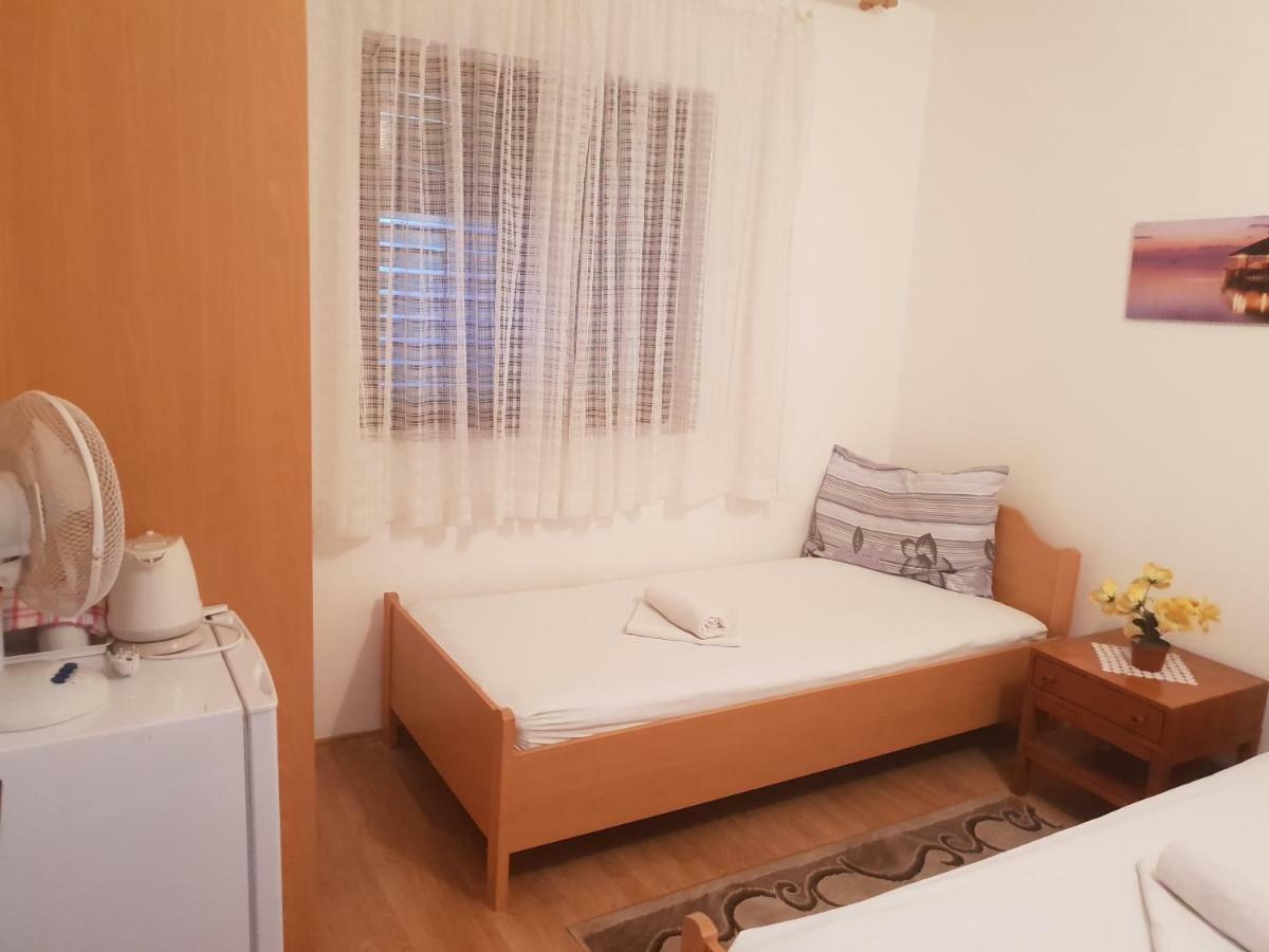 Guest House Alisa Хвар Екстер'єр фото