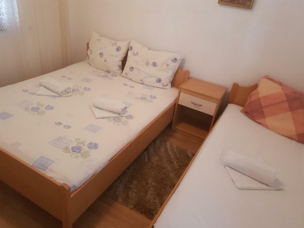 Guest House Alisa Хвар Екстер'єр фото