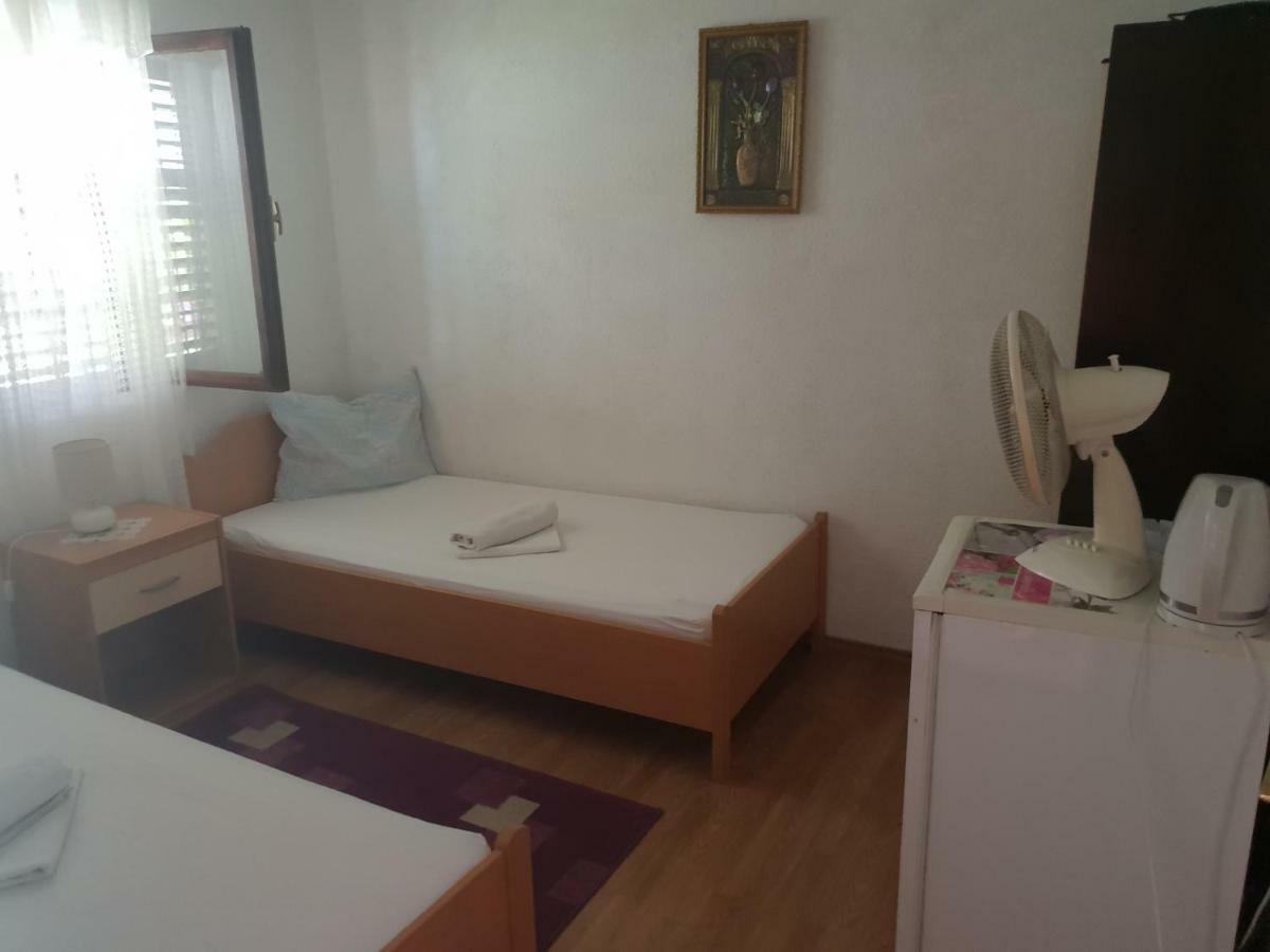 Guest House Alisa Хвар Екстер'єр фото
