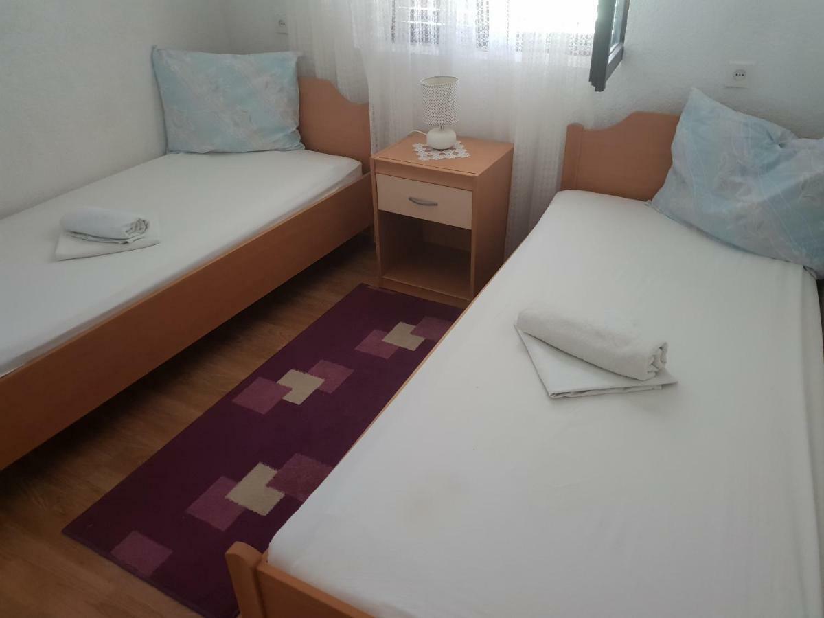 Guest House Alisa Хвар Екстер'єр фото