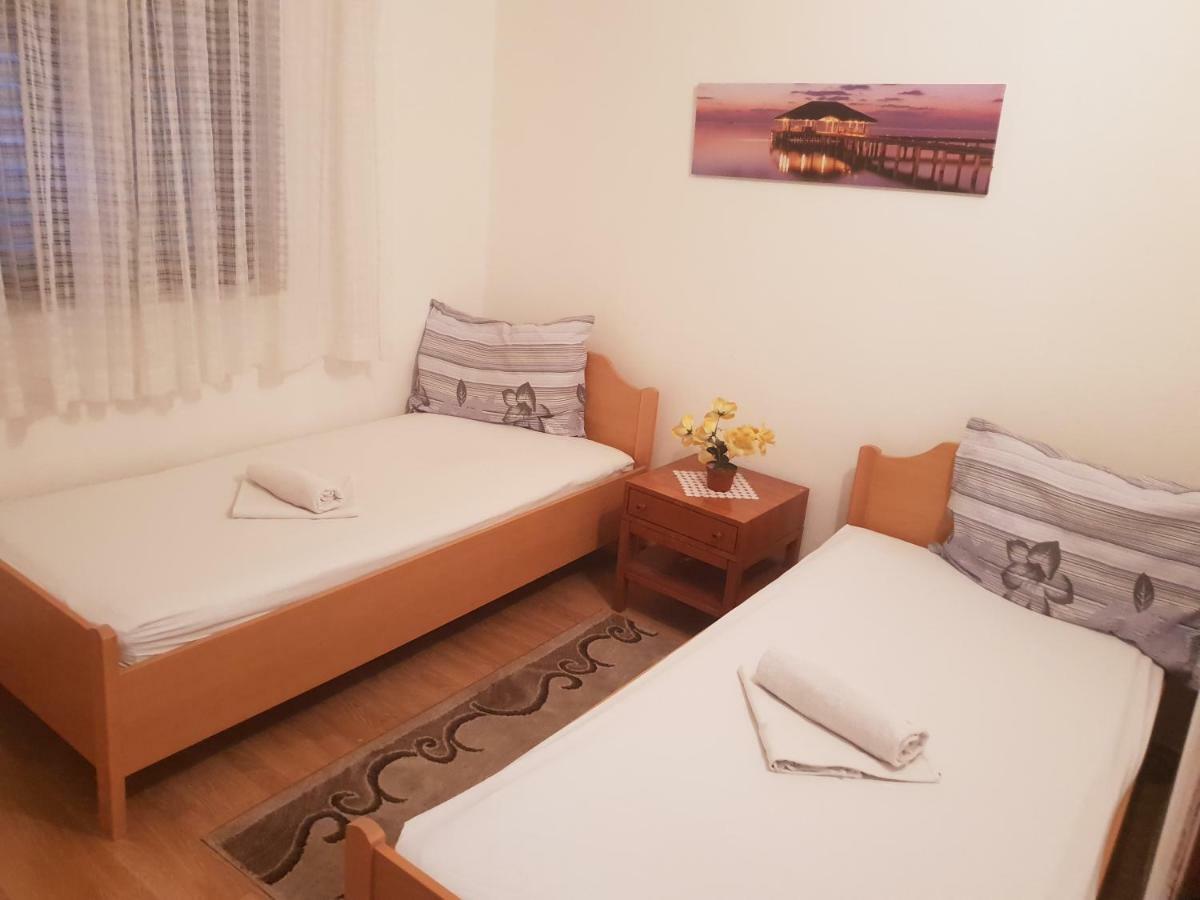 Guest House Alisa Хвар Екстер'єр фото