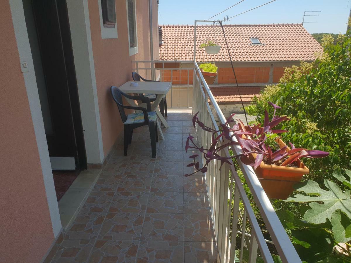 Guest House Alisa Хвар Екстер'єр фото