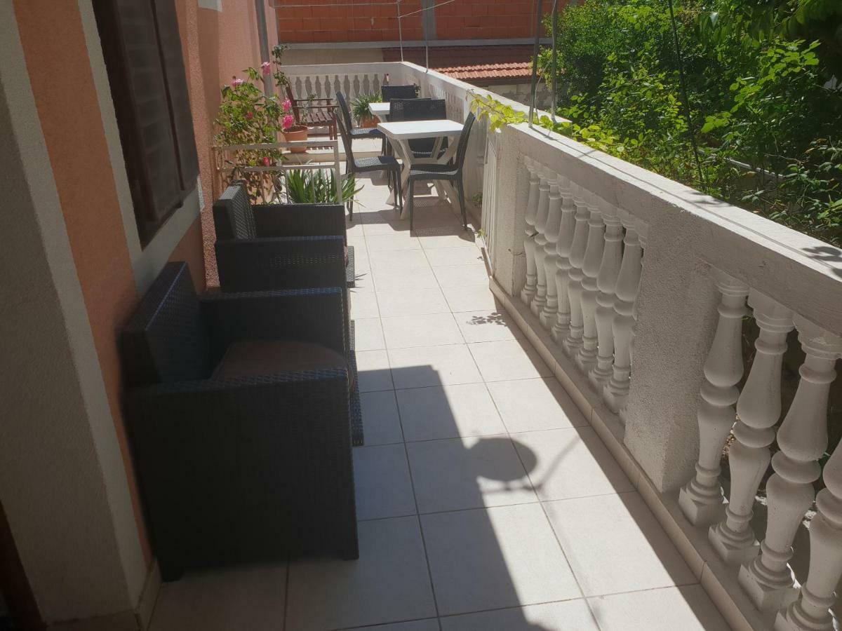 Guest House Alisa Хвар Екстер'єр фото