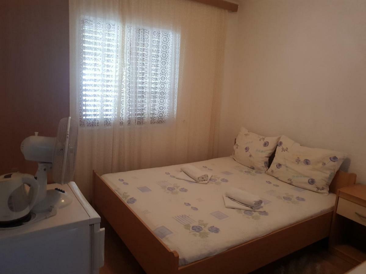 Guest House Alisa Хвар Екстер'єр фото