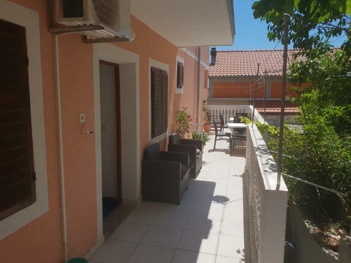 Guest House Alisa Хвар Екстер'єр фото