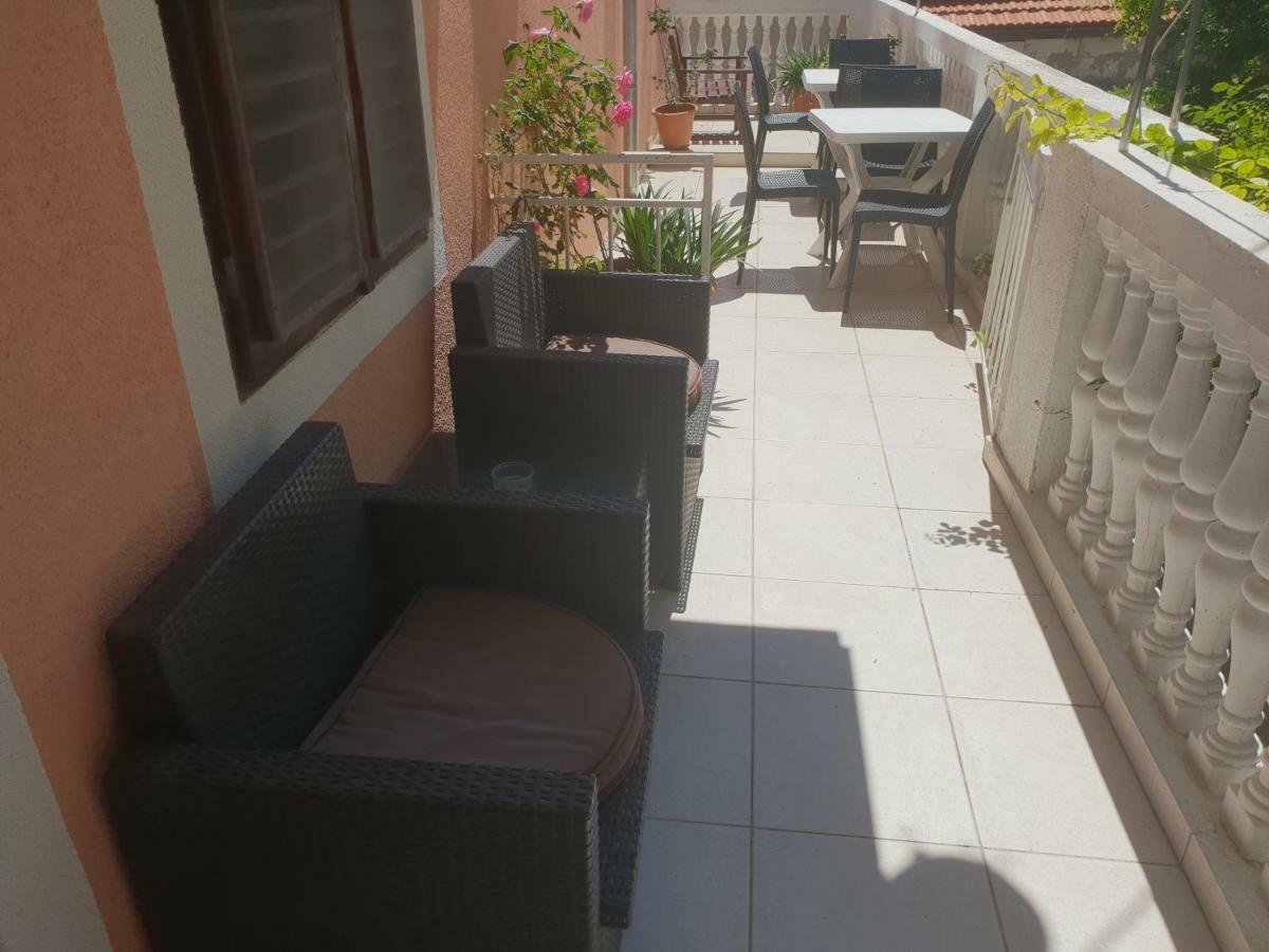 Guest House Alisa Хвар Екстер'єр фото