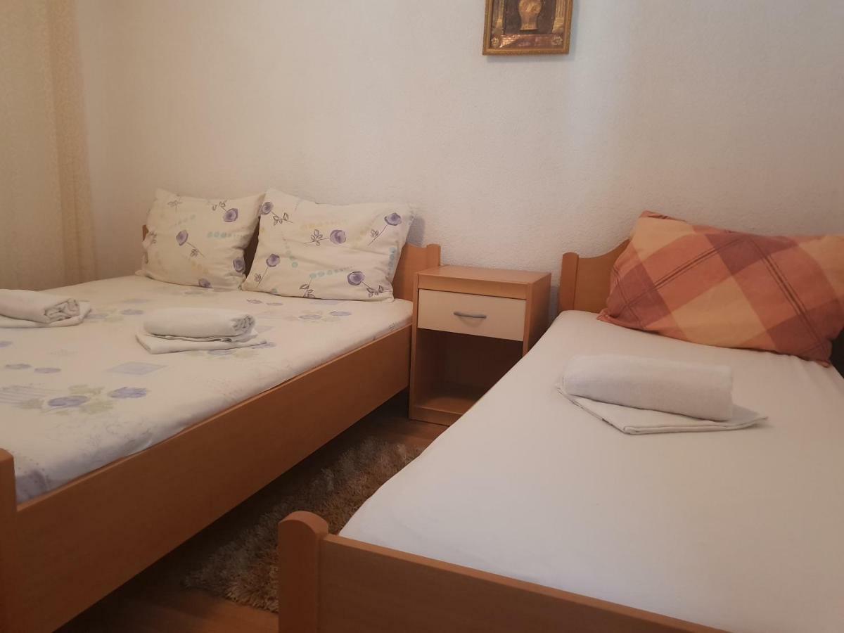 Guest House Alisa Хвар Екстер'єр фото