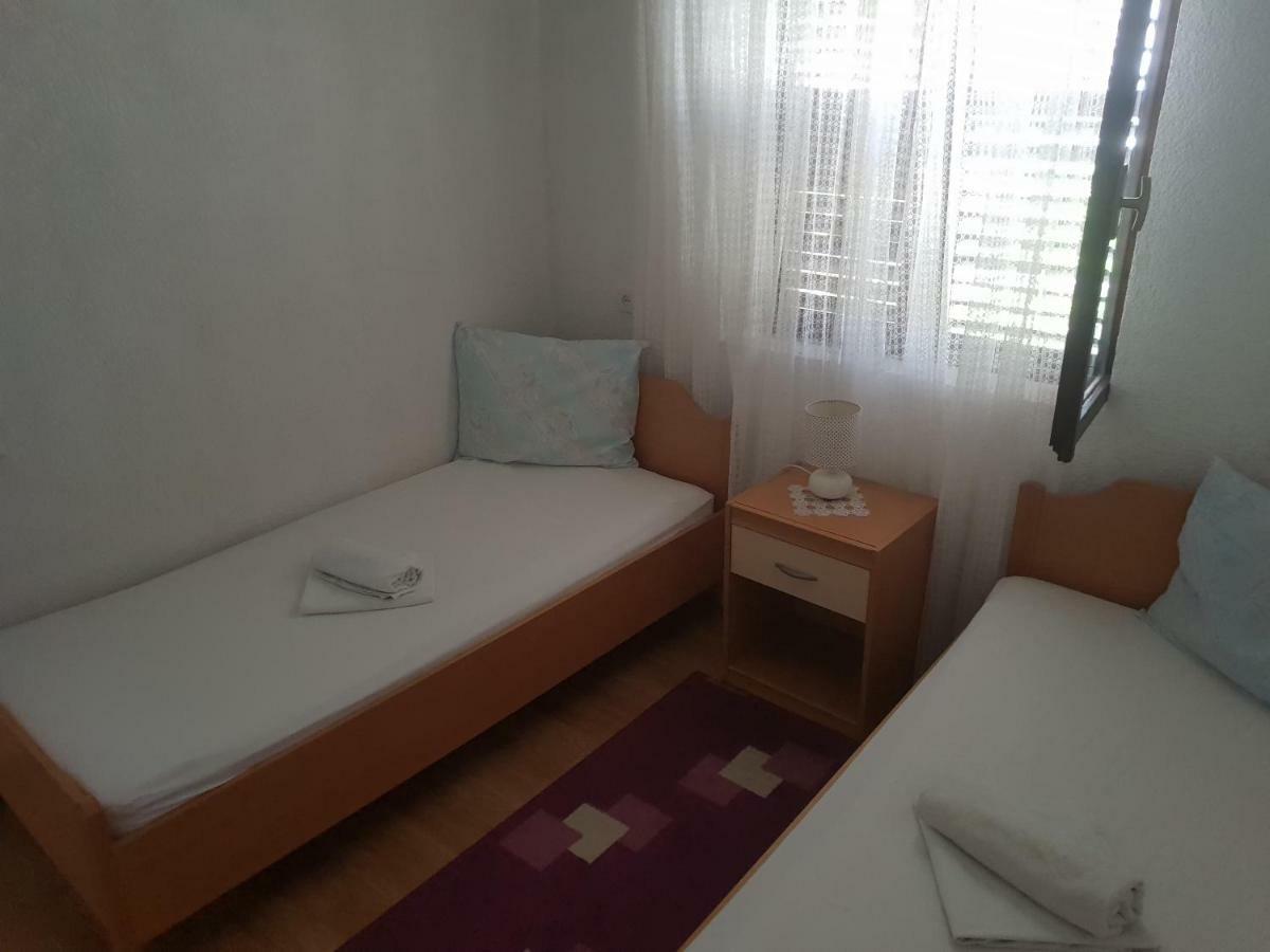 Guest House Alisa Хвар Екстер'єр фото